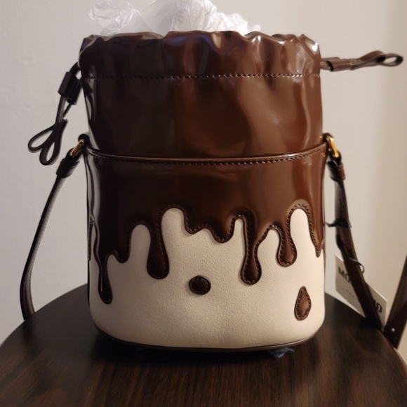 Moschino Drip Logo Bucket Bag - Picture 3 of 9